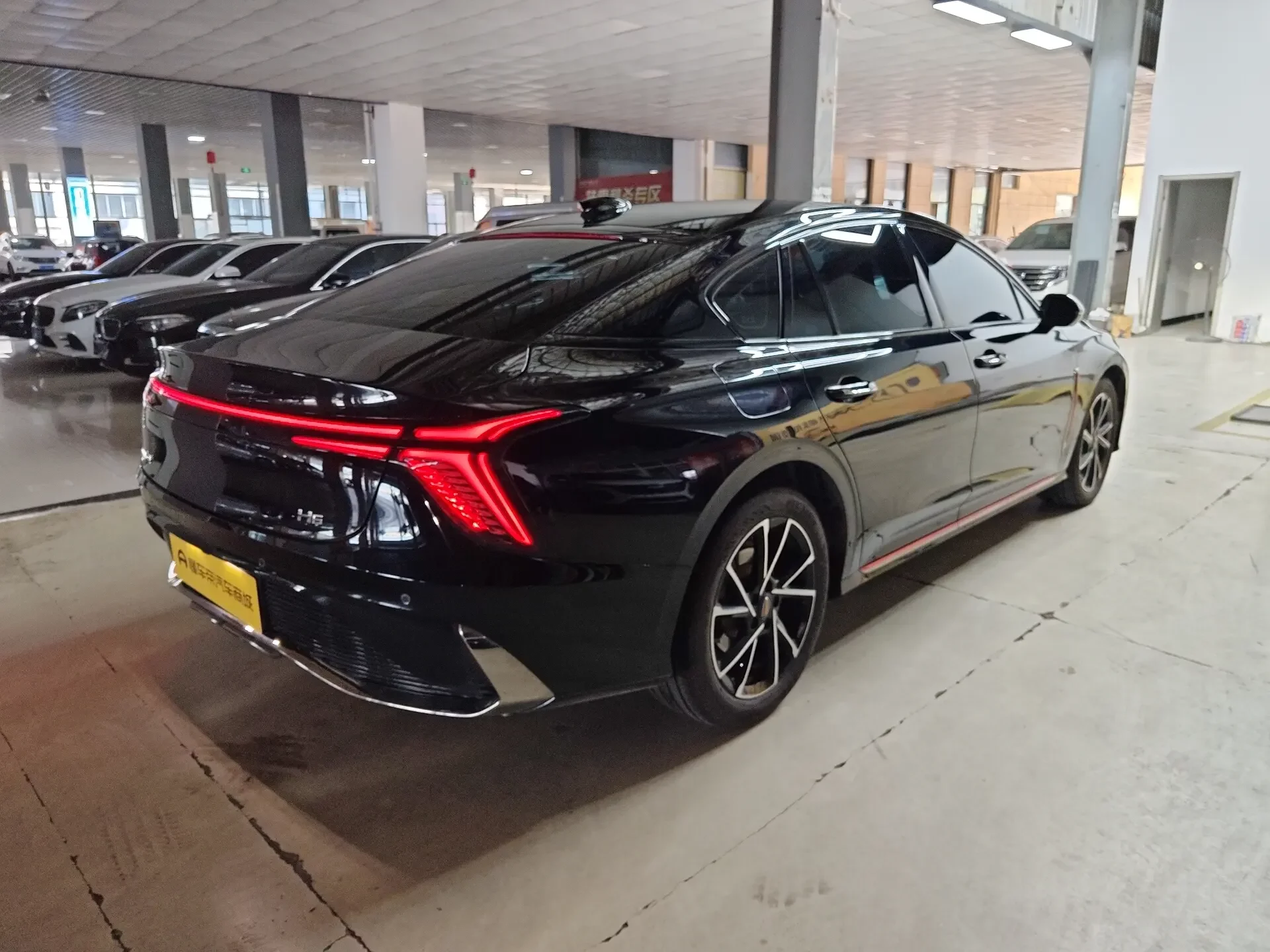 Hongqi H6