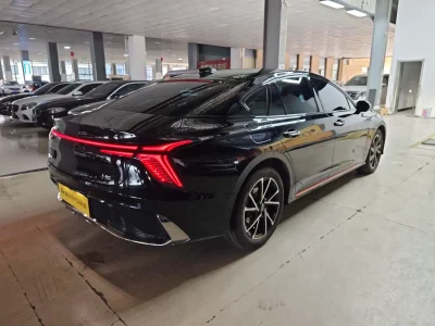 Hongqi H6