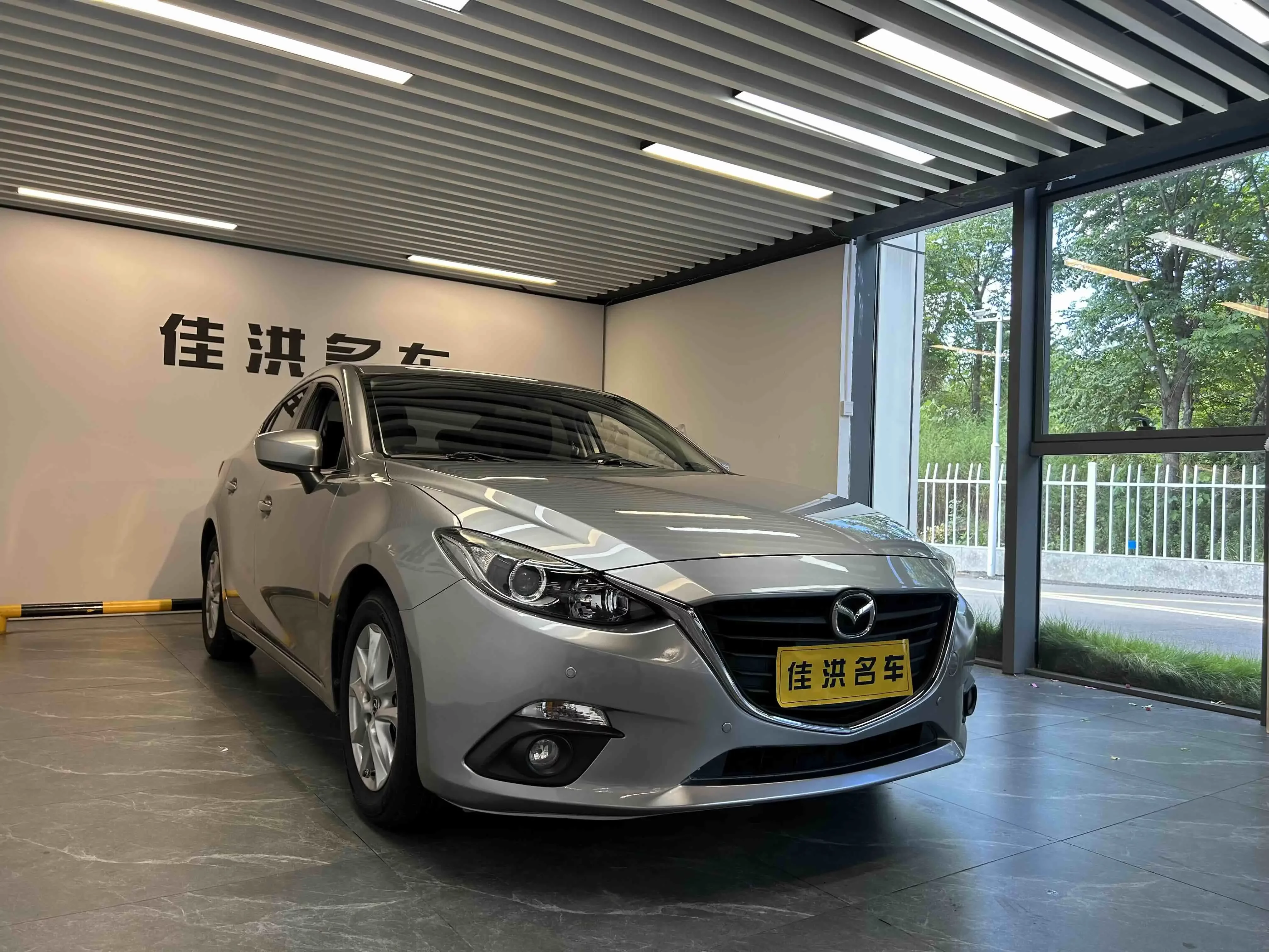 Mazda Axela (3)