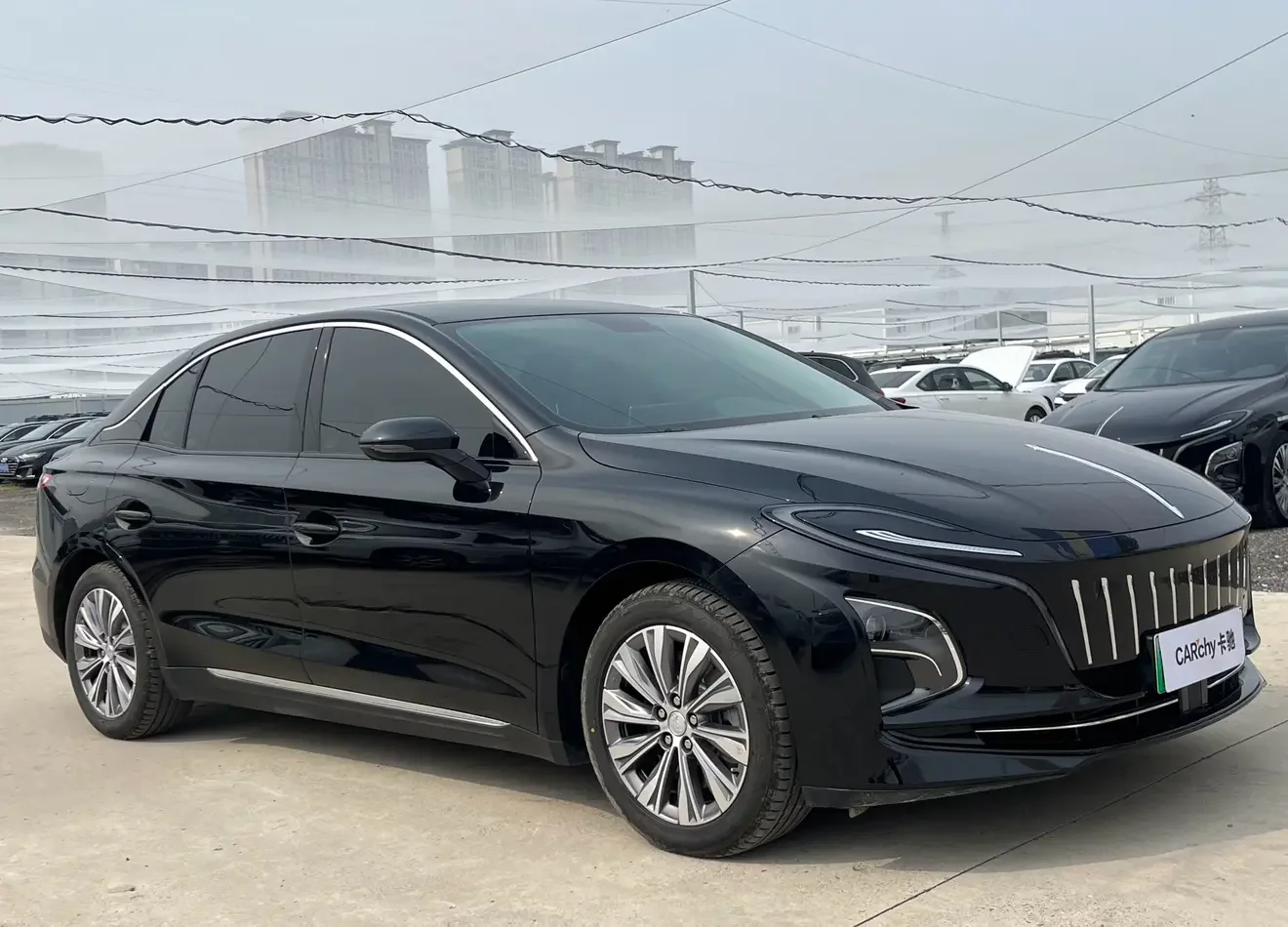 Hongqi E-QM5