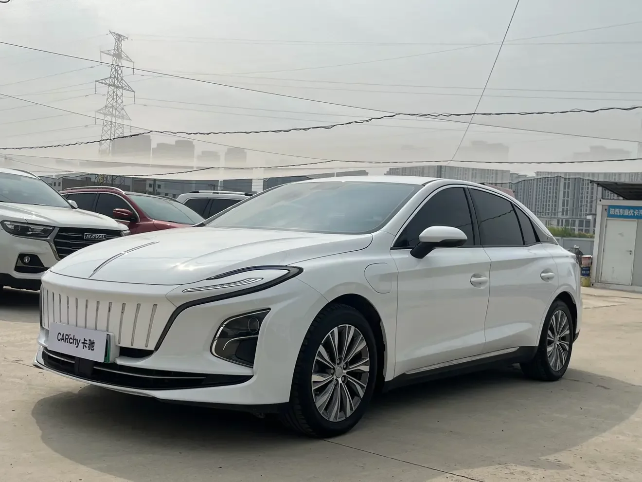 Hongqi E-QM5