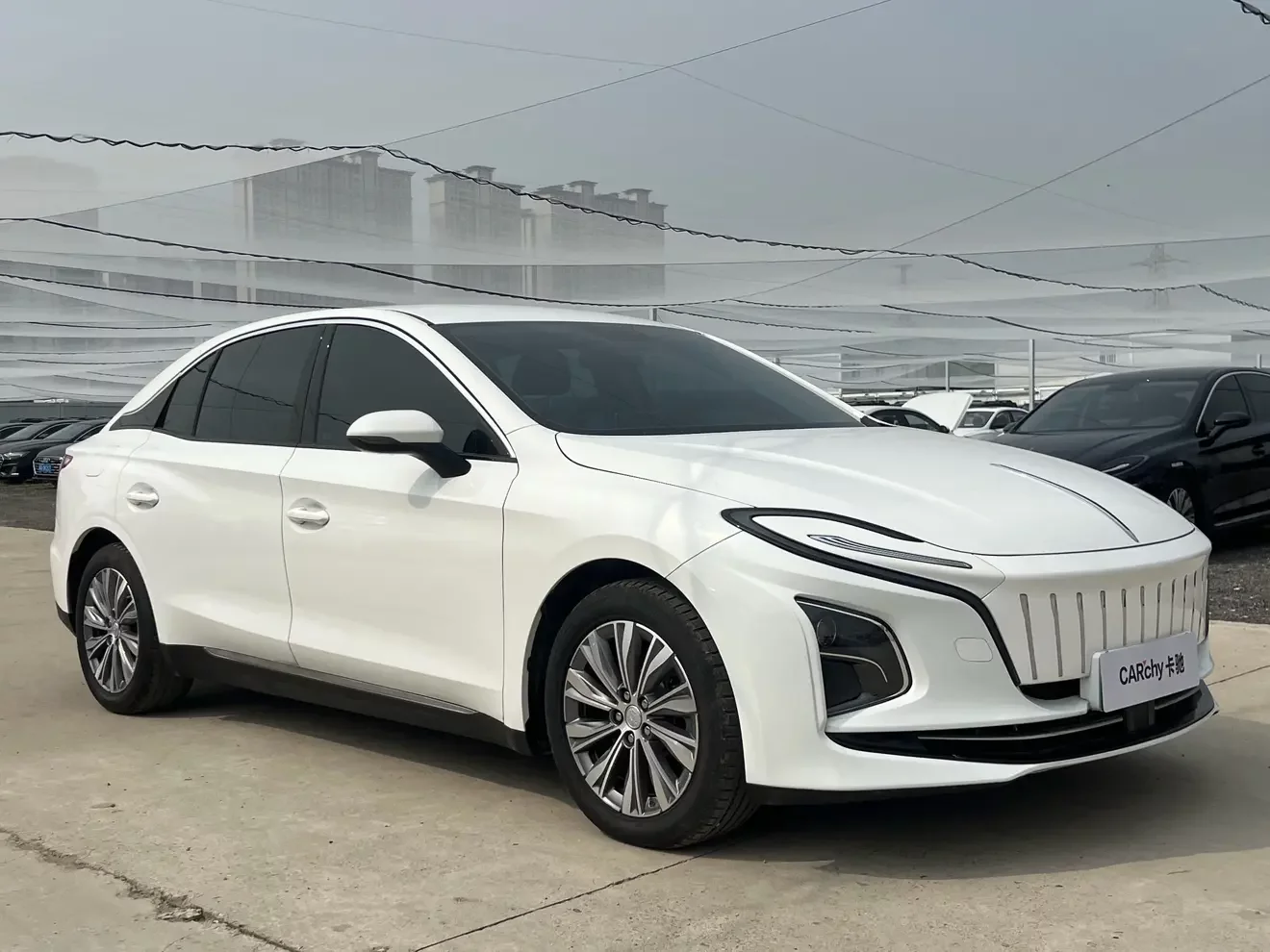 Hongqi E-QM5