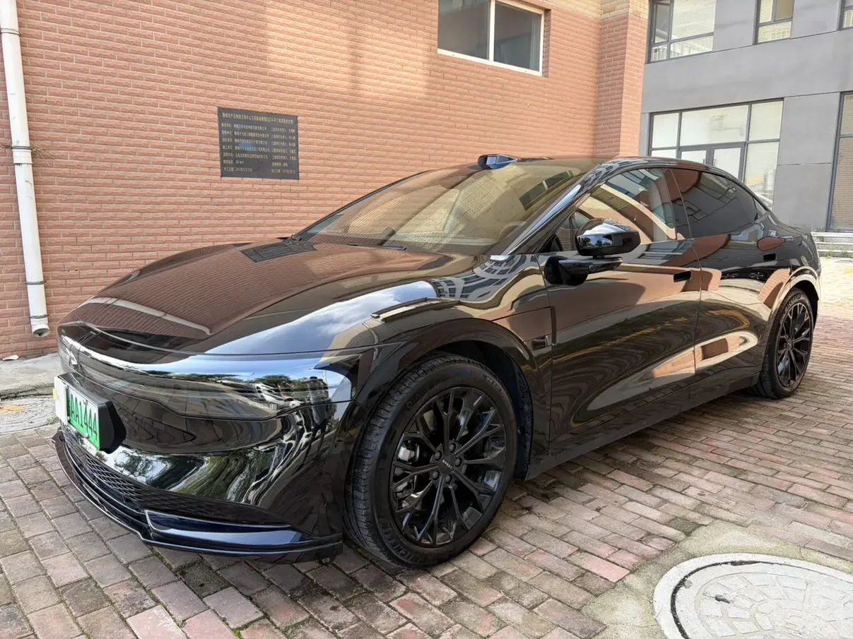 ZEEKR 007