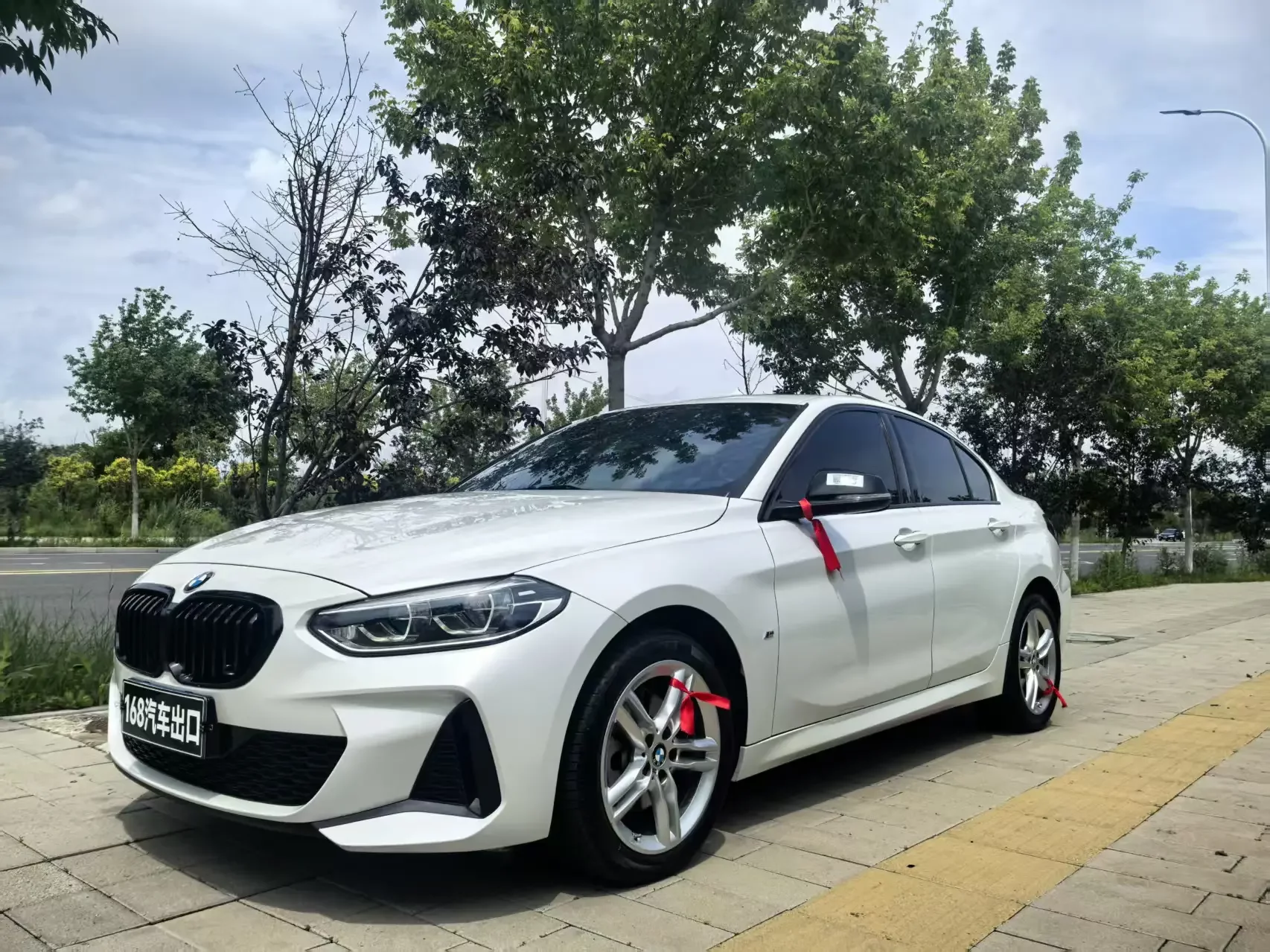 BMW 1-SERIES