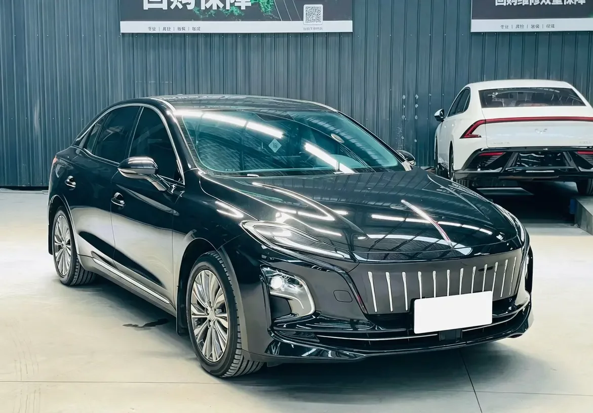 Hongqi E-QM5