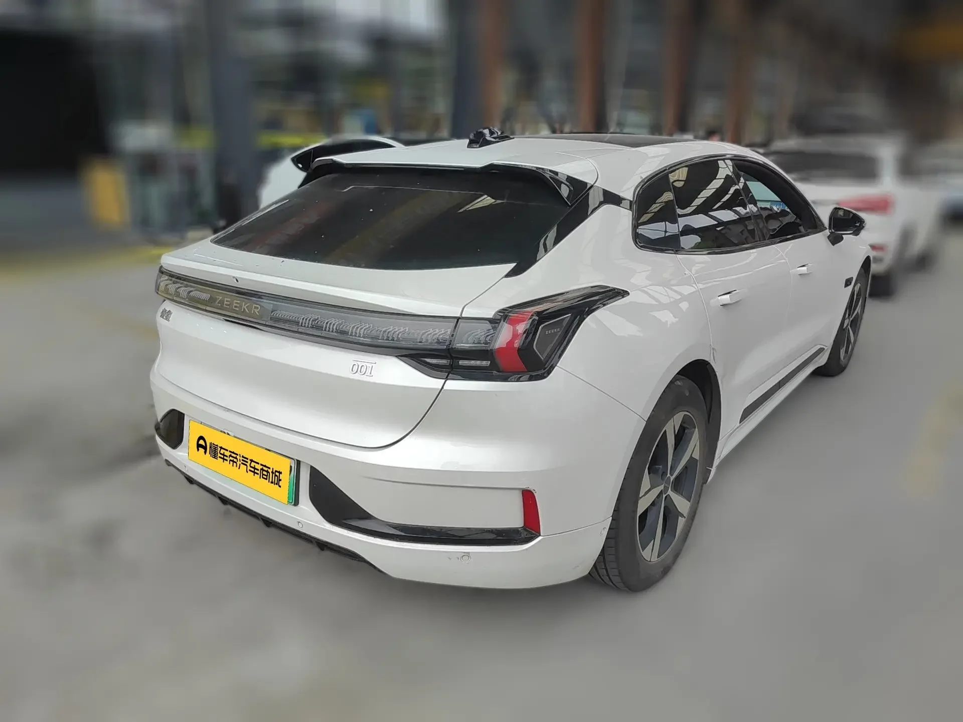 ZEEKR 001