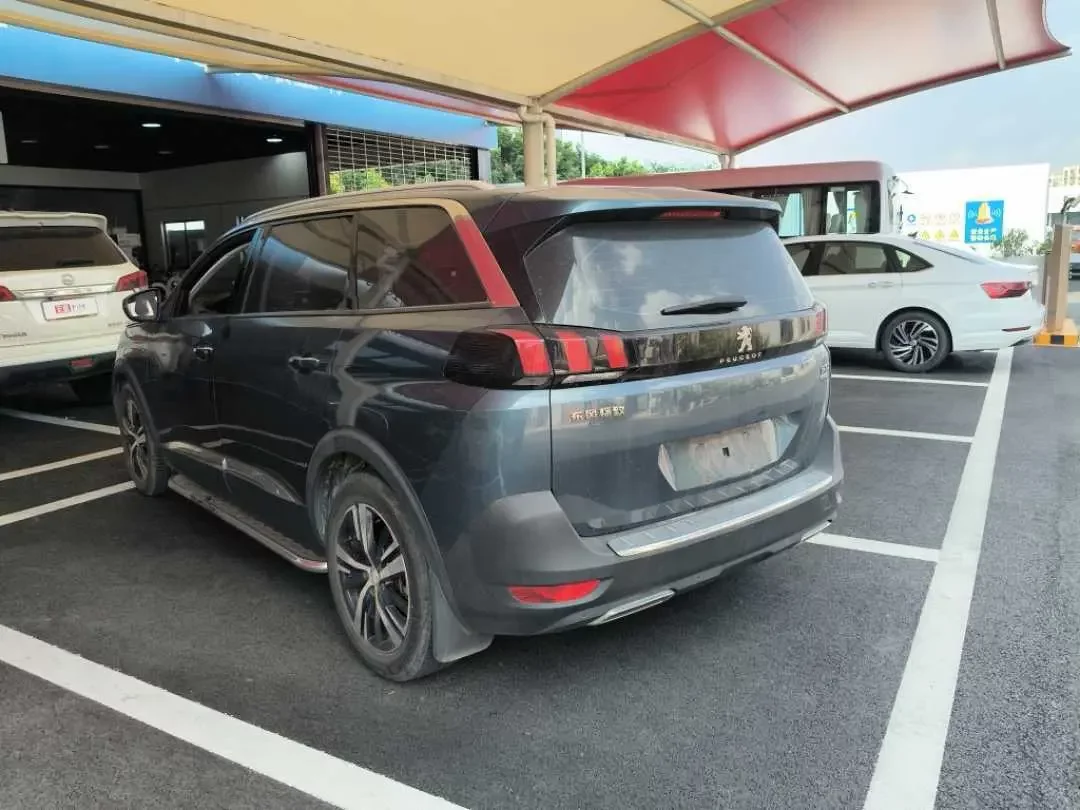 Peugeot 5008