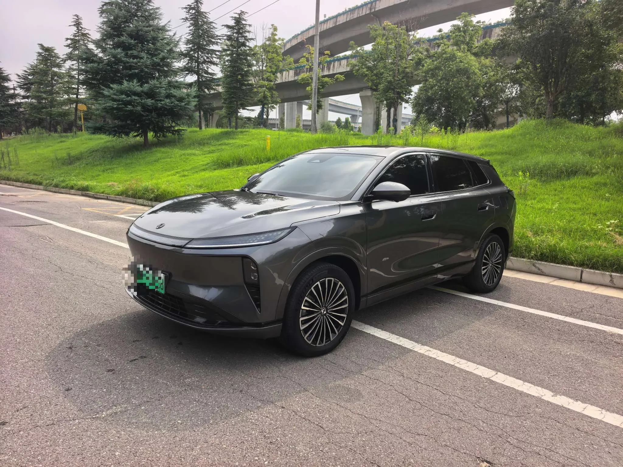Dongfeng Fengshen L8 PHEV