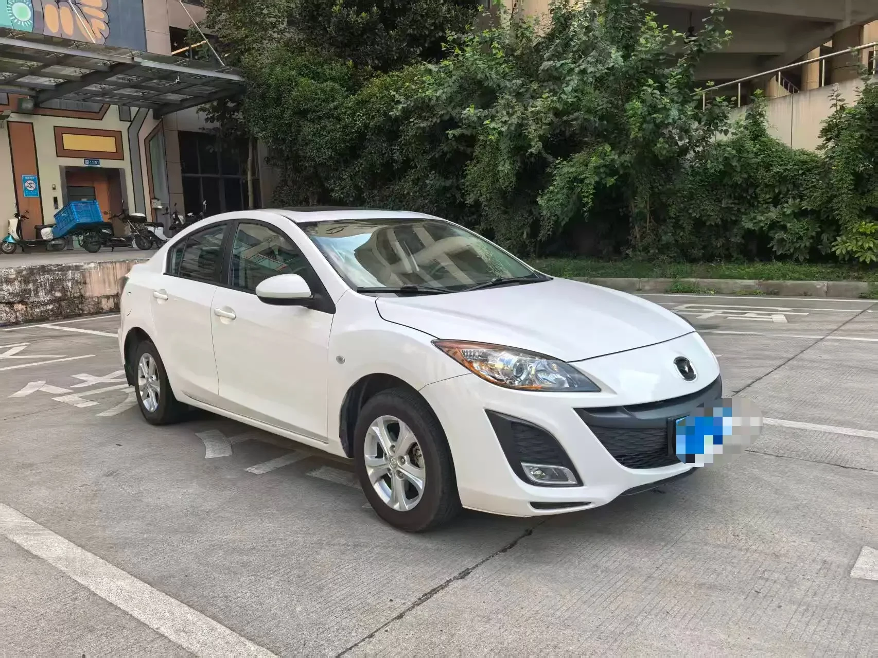 Mazda Axela (3)