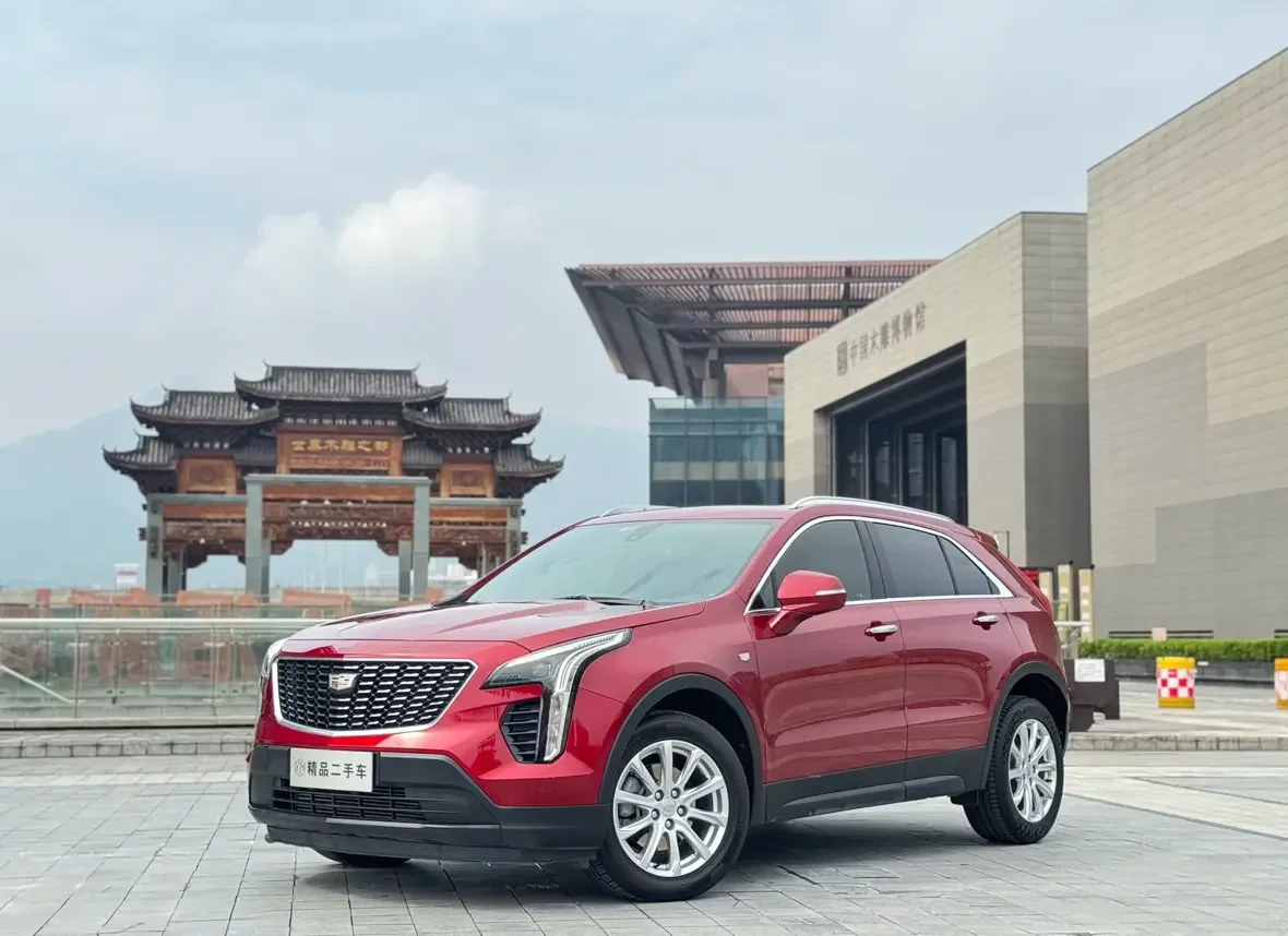 CADILLAC XT4