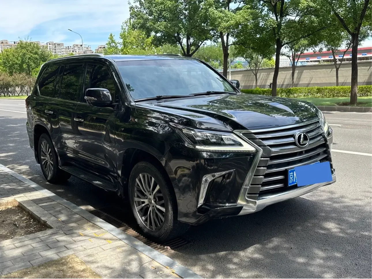 Lexus LX