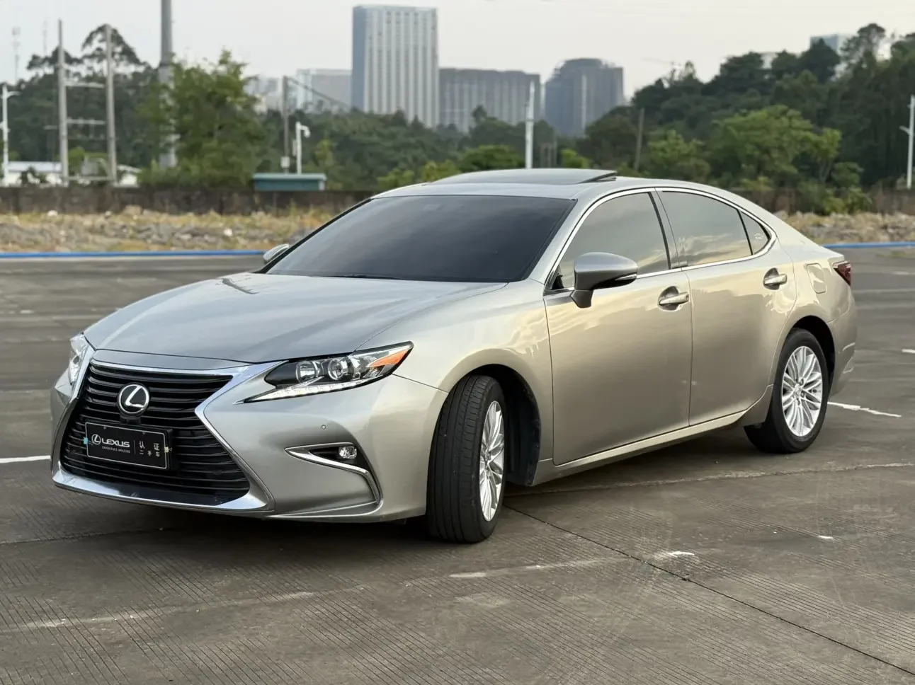 Lexus ES
