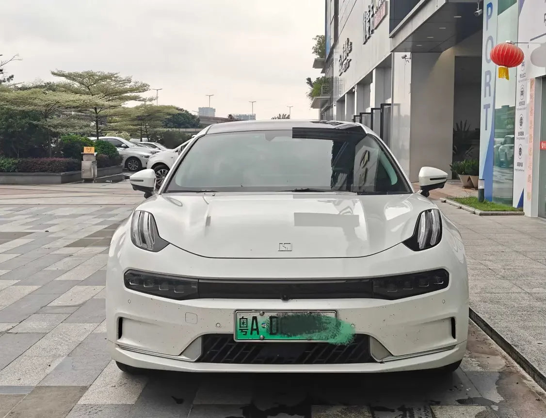 ZEEKR 001
