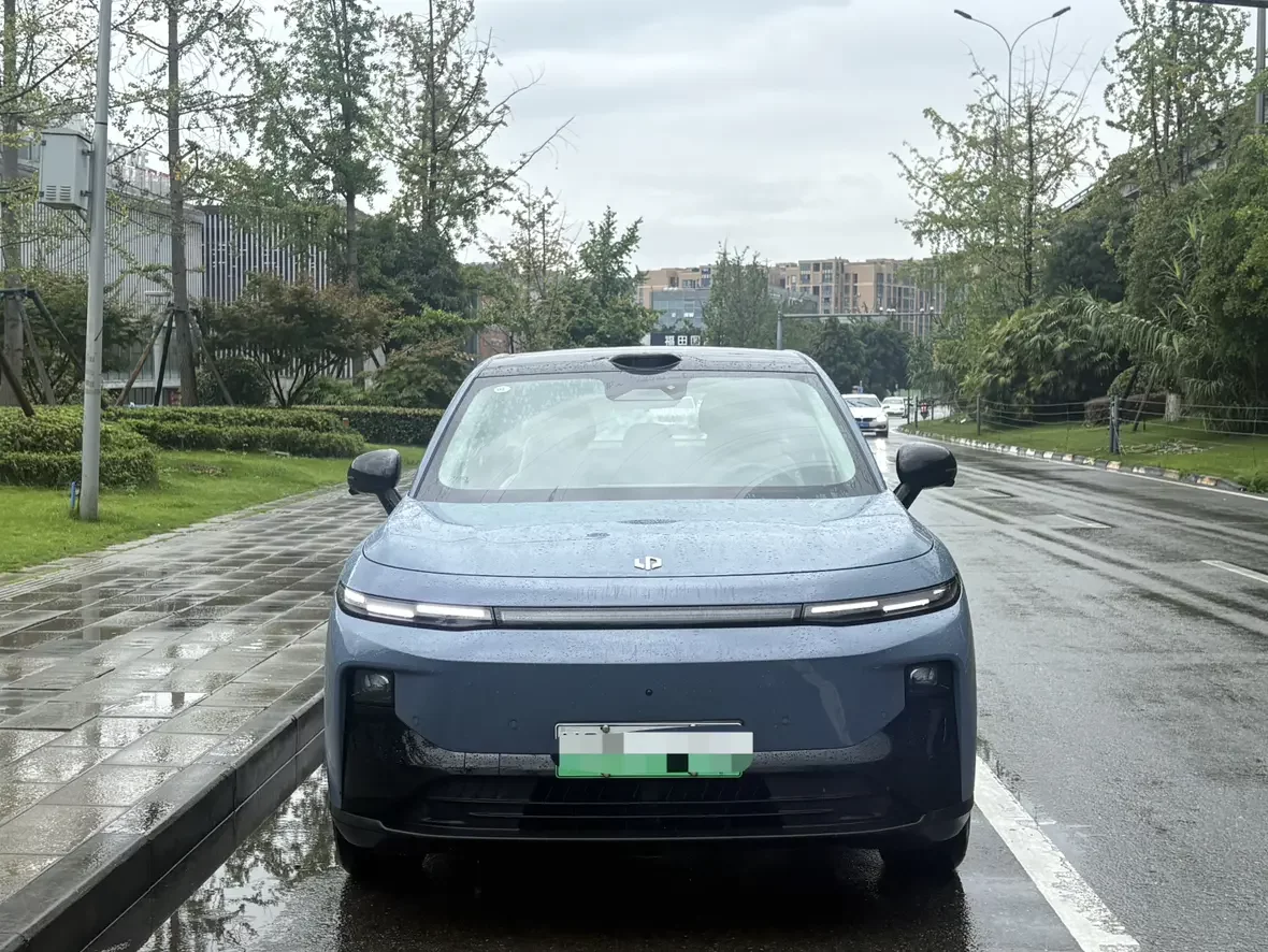 Leapmotor B10