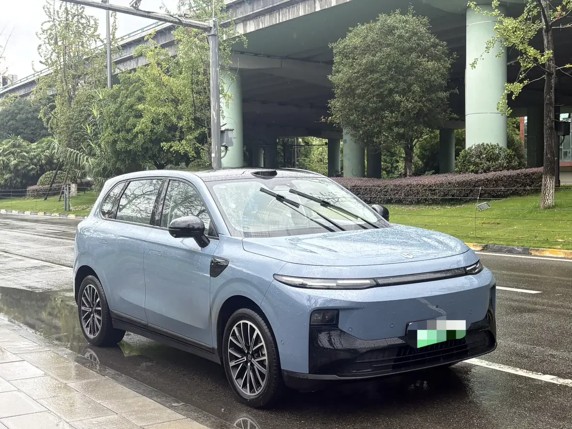 Leapmotor B10