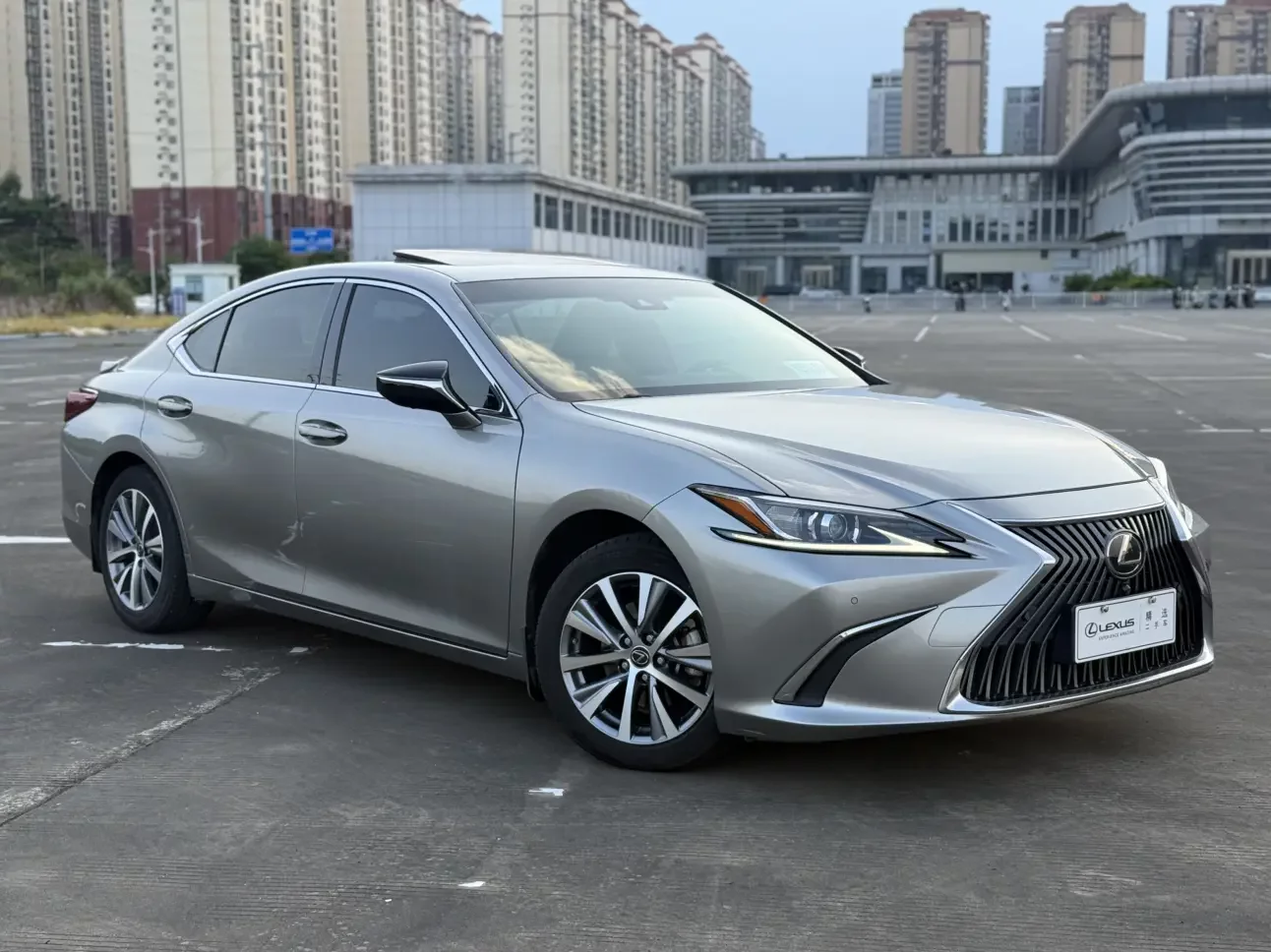 Lexus ES