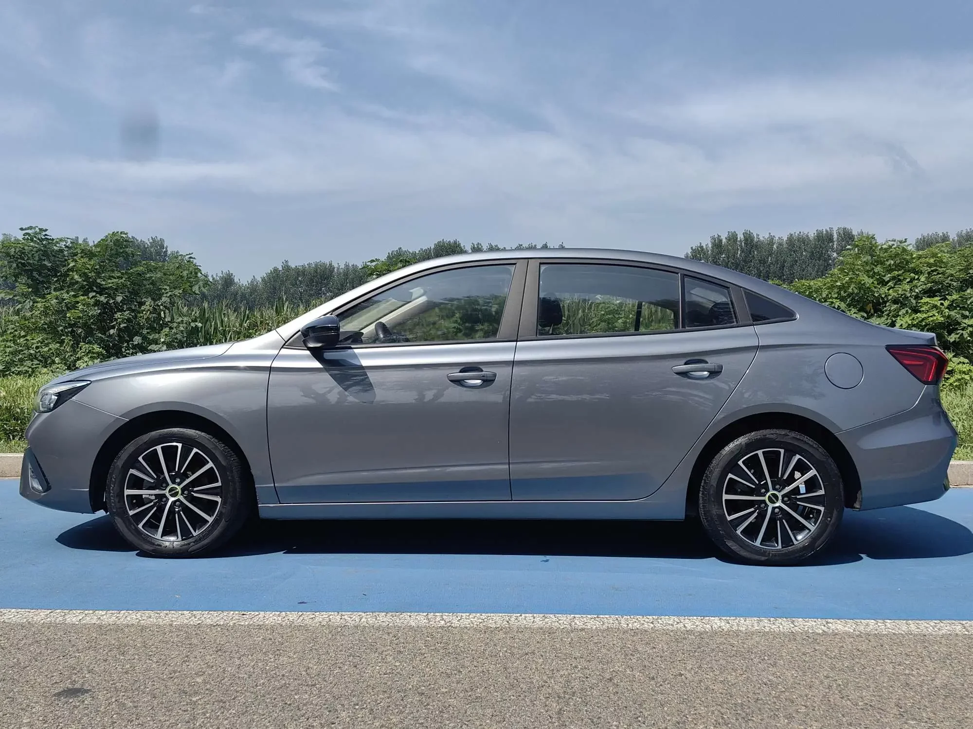 Roewe i5