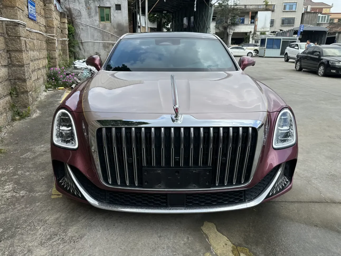 Hongqi L5 (Red Flag Golden Sunflower Country Elegance)