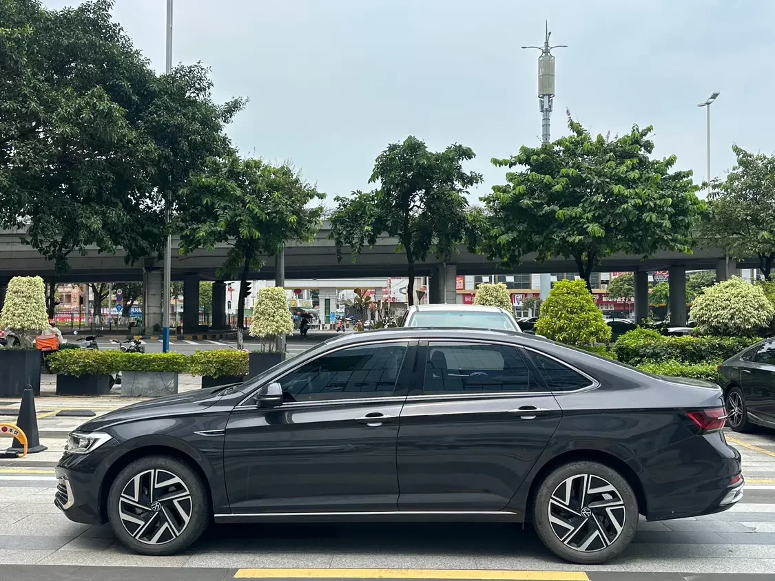 Volkswagen Sagitar