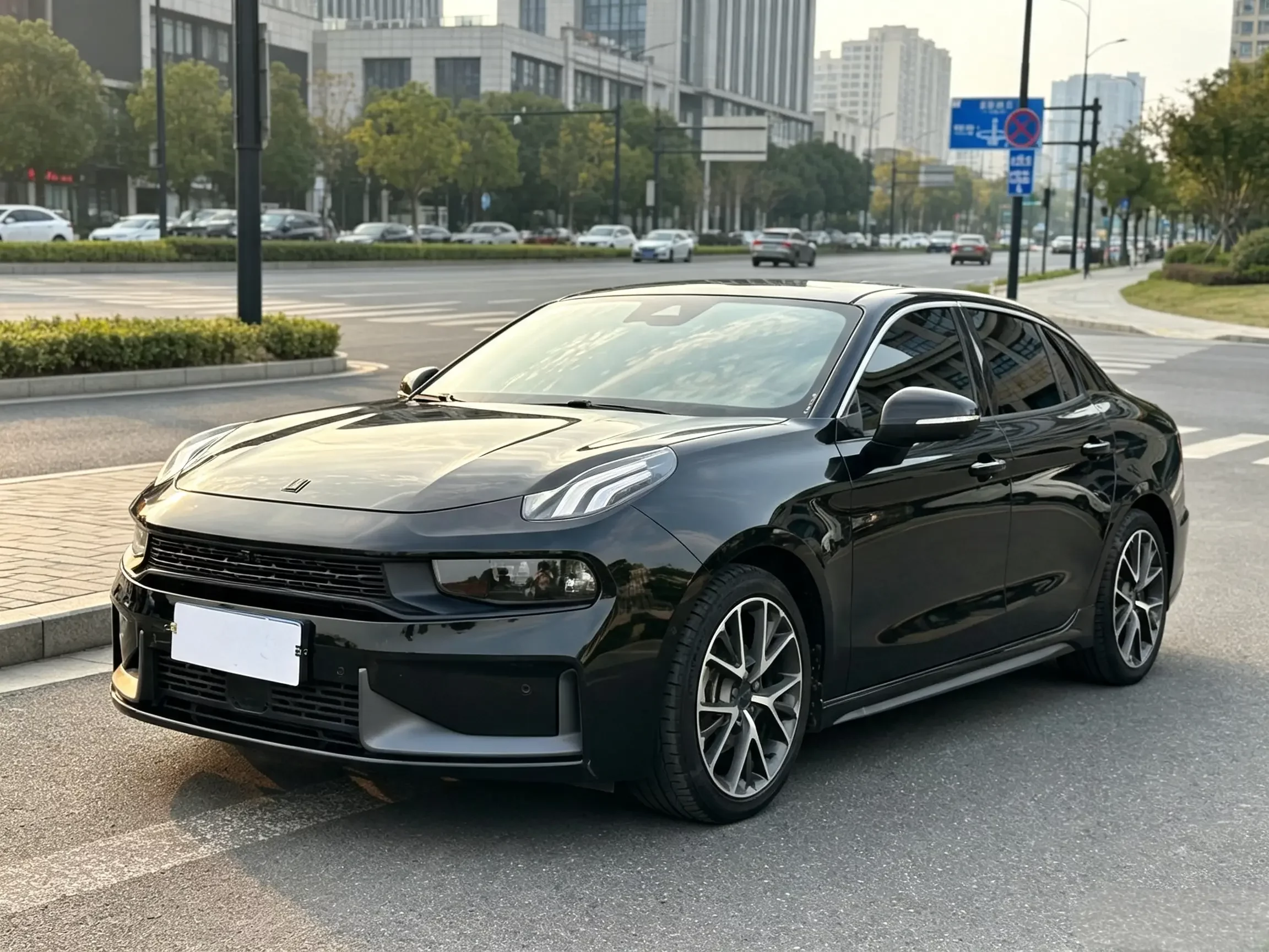 Lynk & Co 03