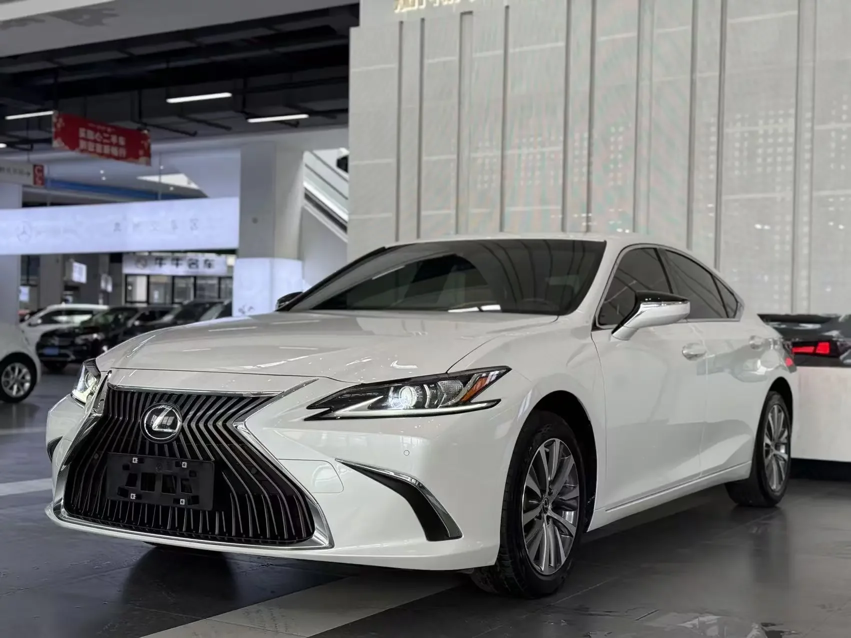 Lexus ES