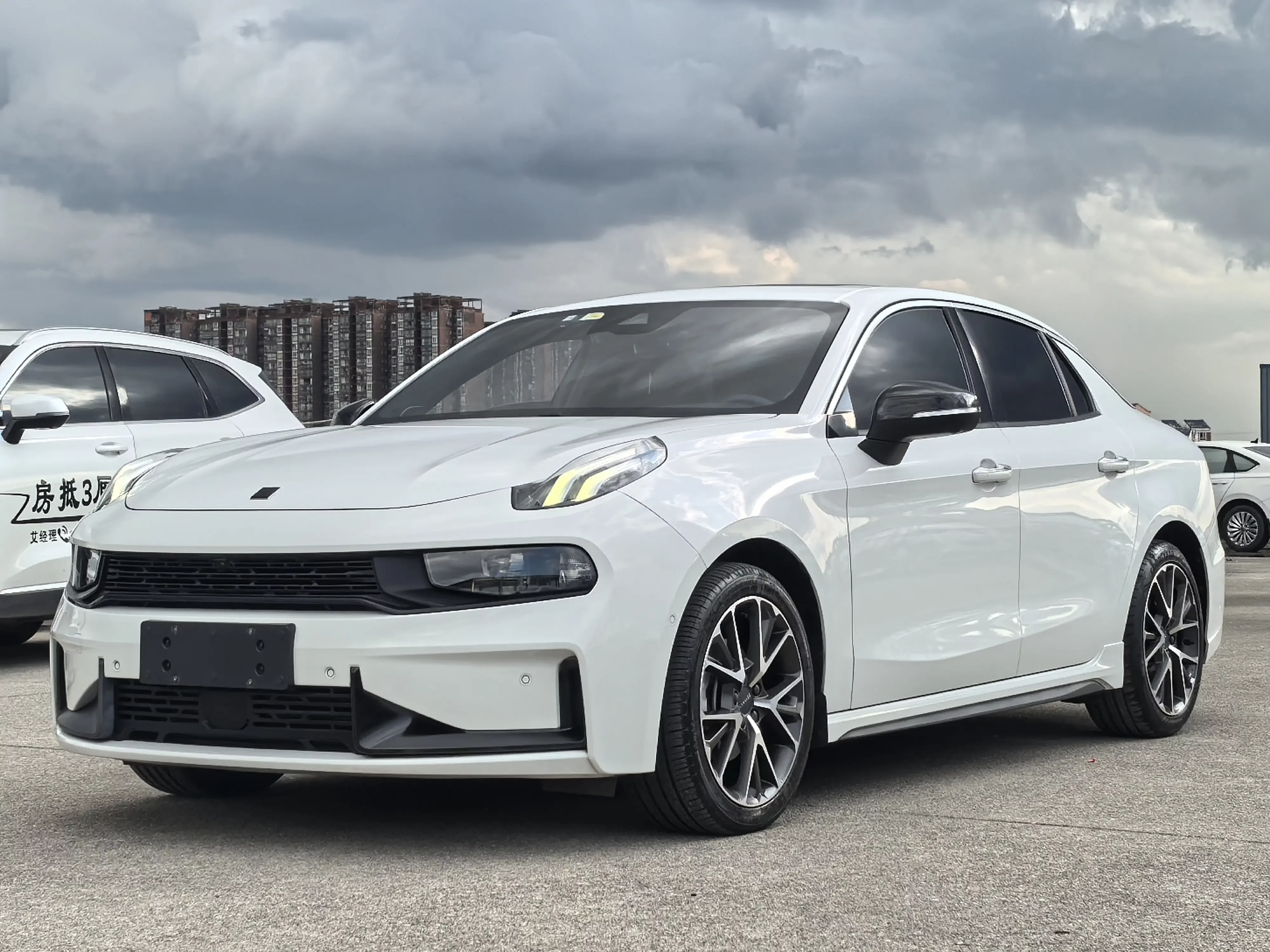 Lynk & Co 03