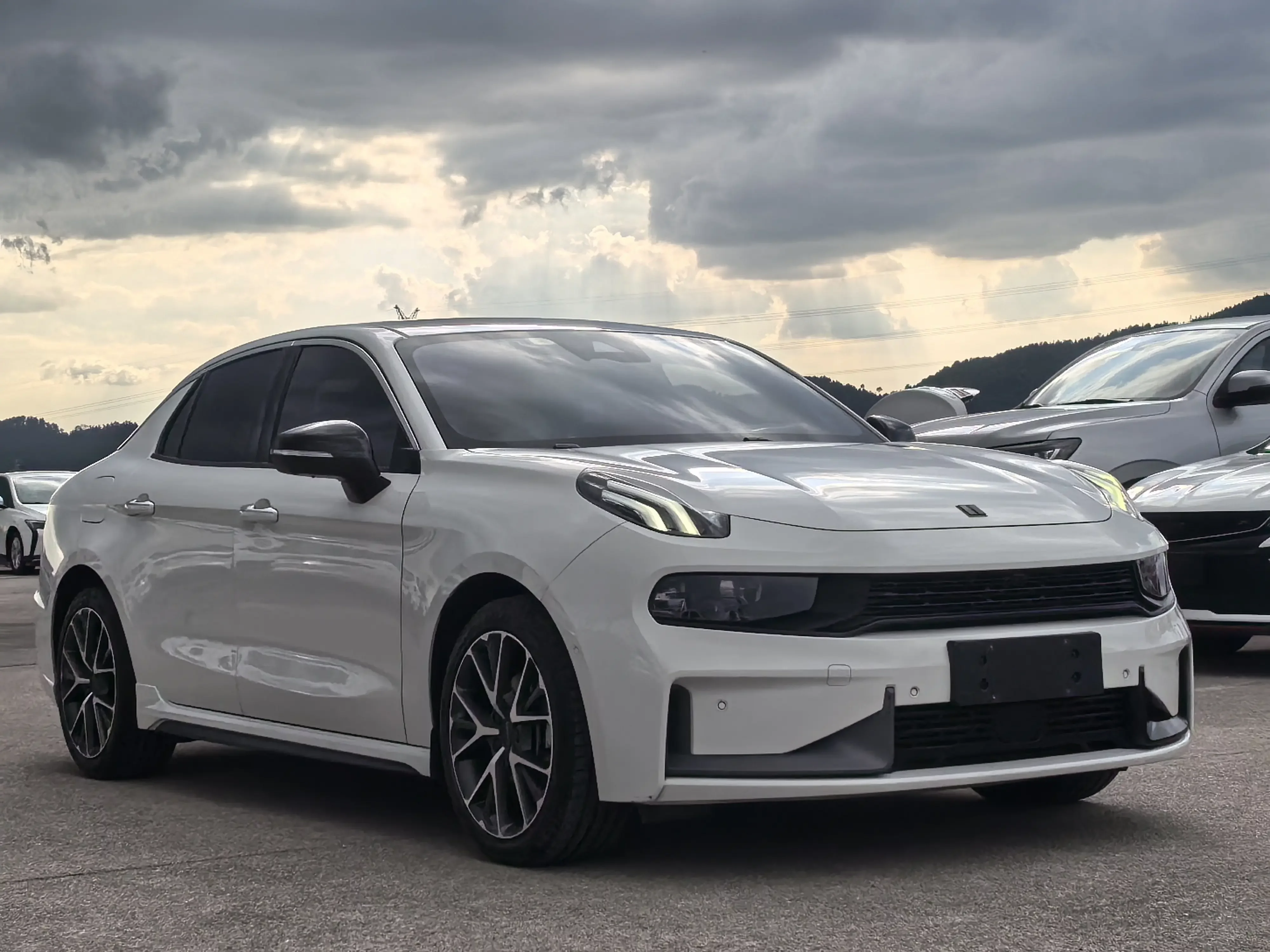 Lynk & Co 03