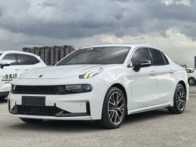Lynk & Co 03