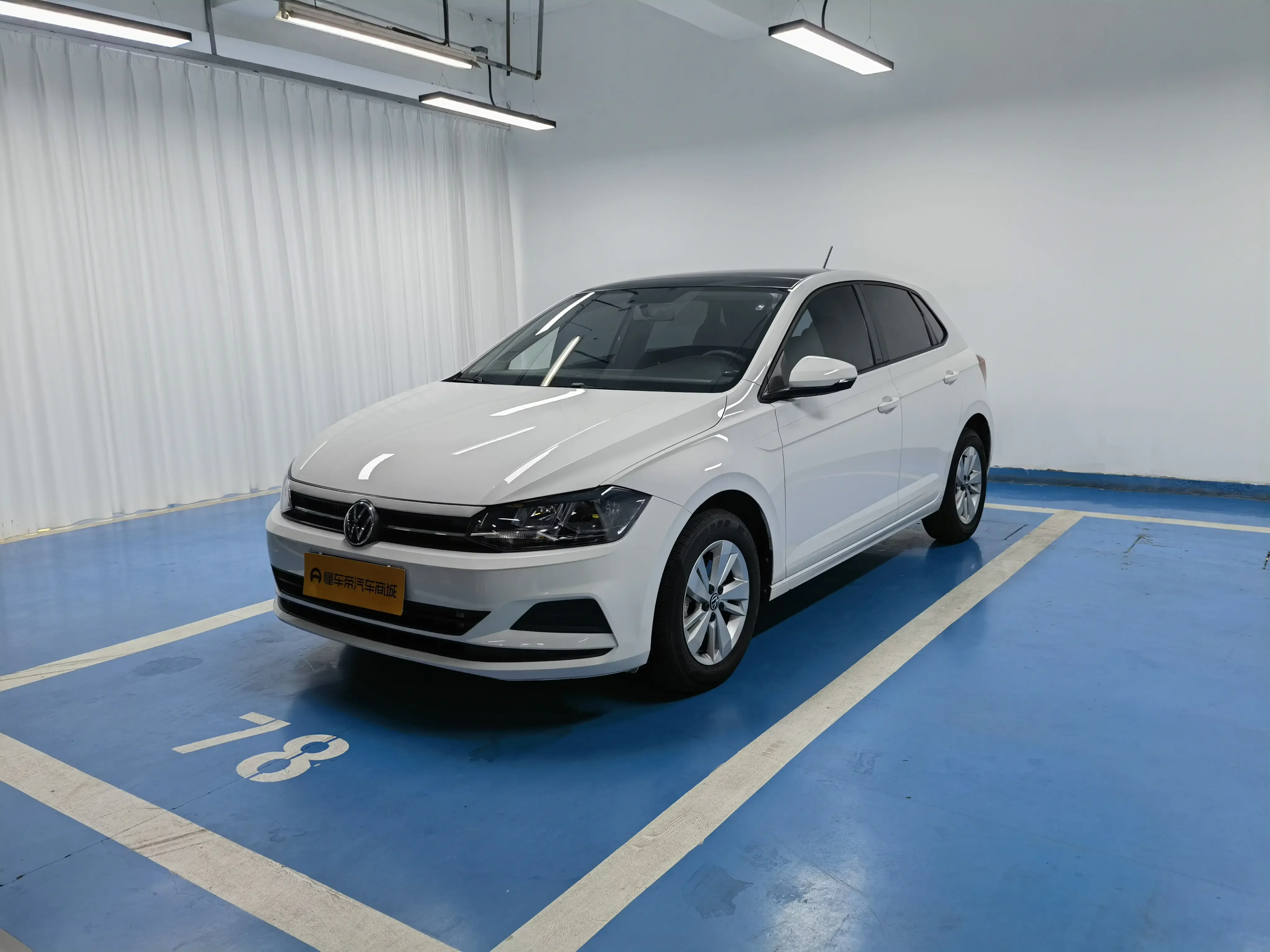 VOLKSWAGEN POLO