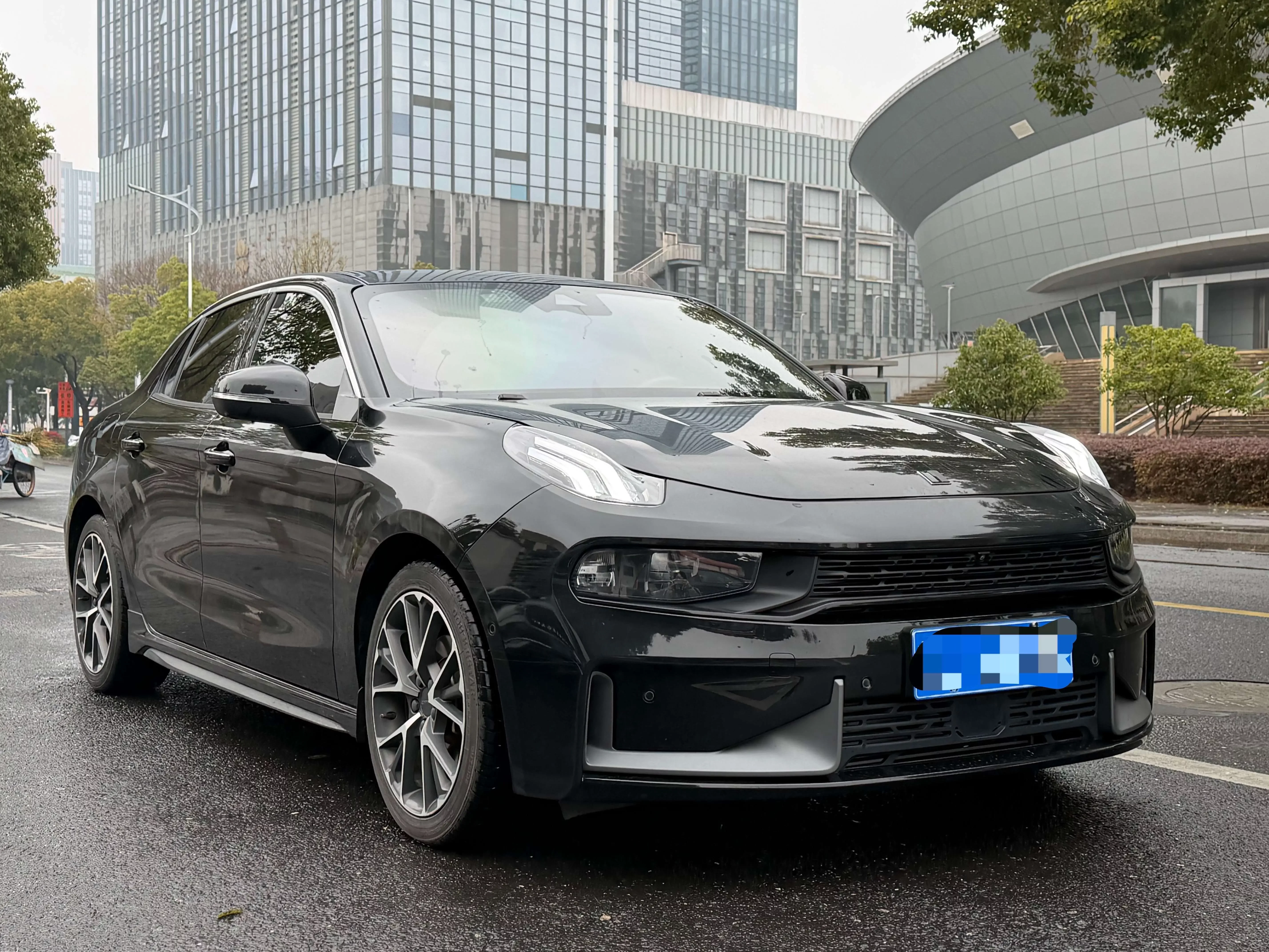 Lynk & Co 03