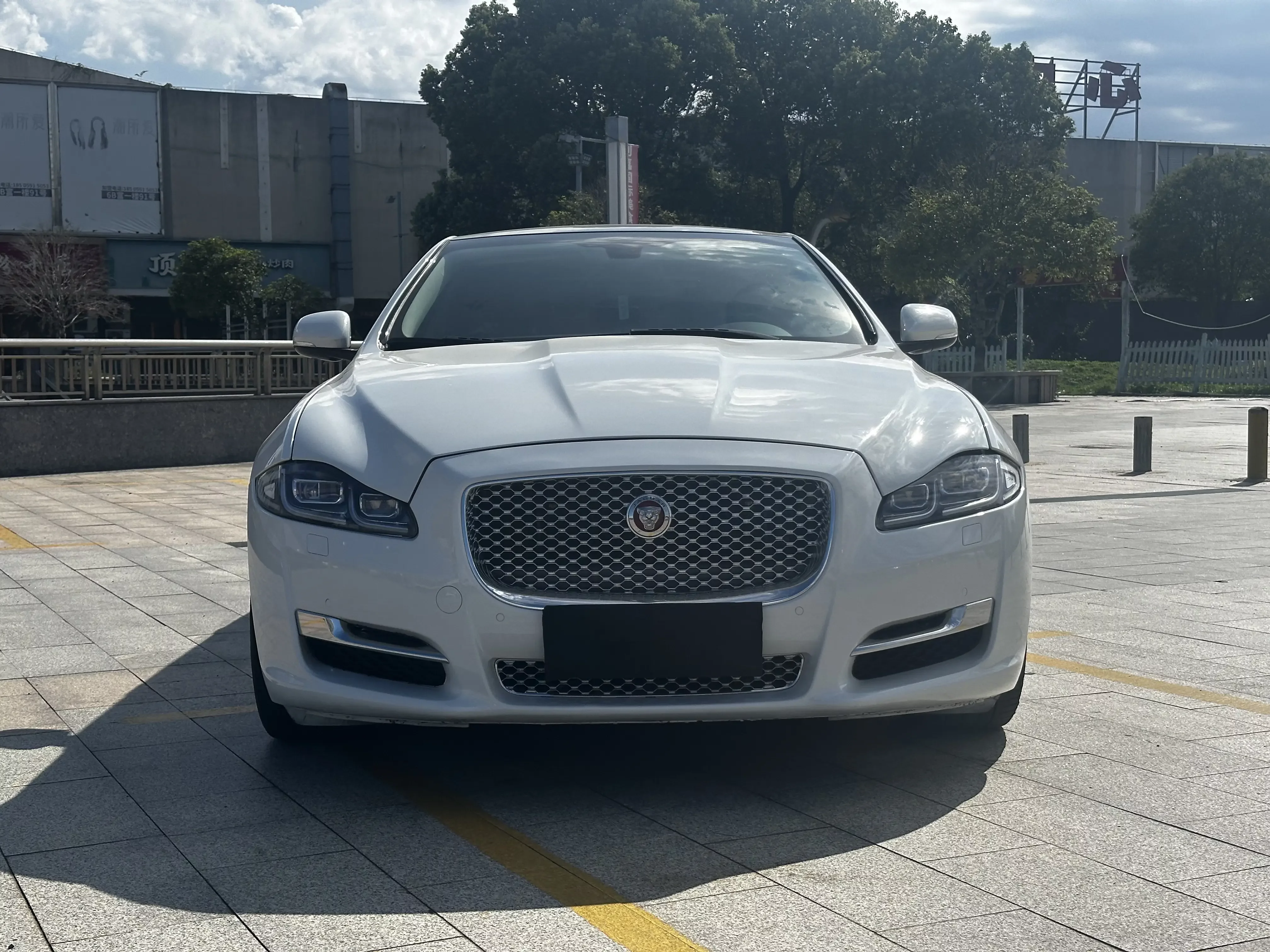 Jaguar XJ