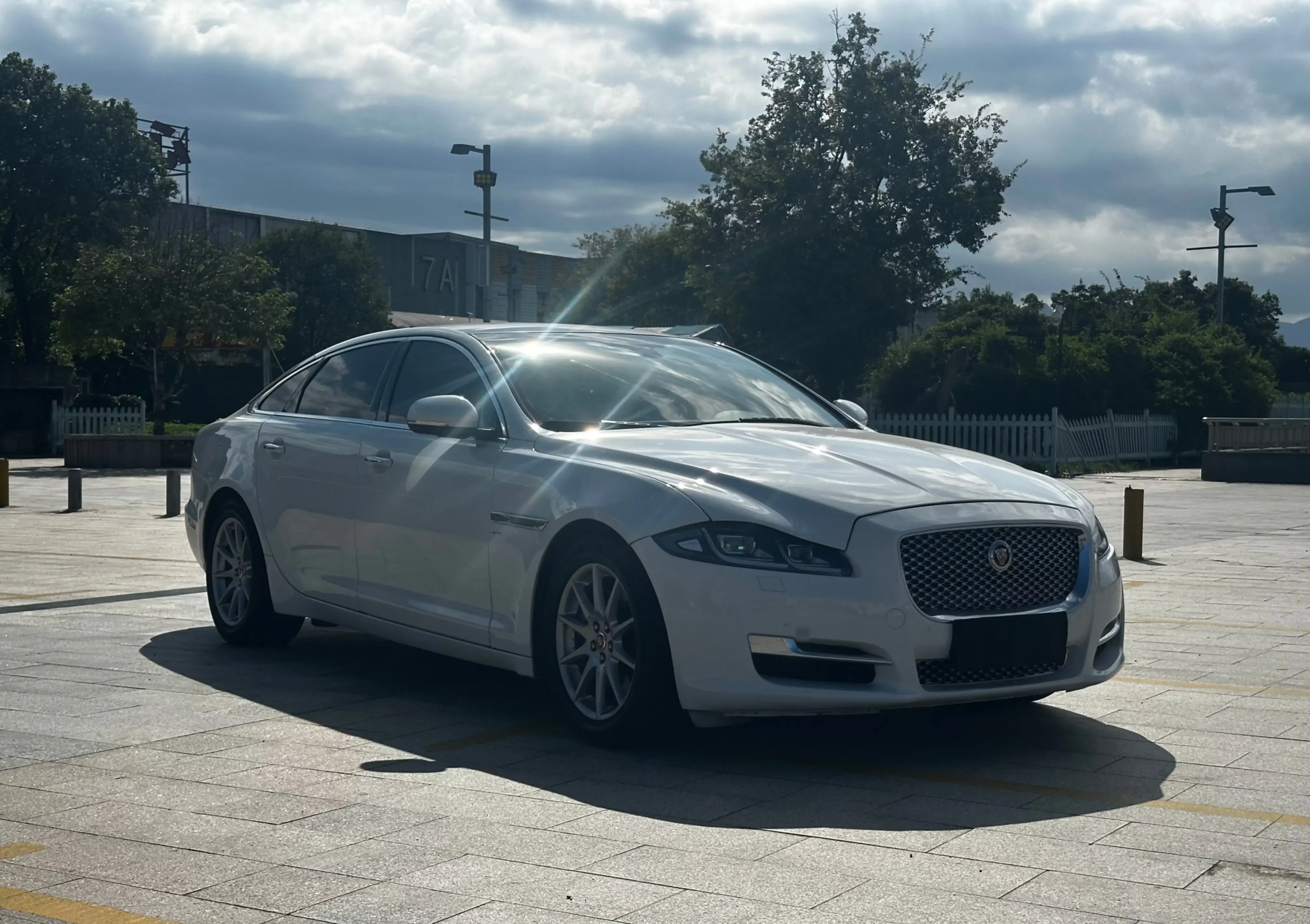 Jaguar XJ