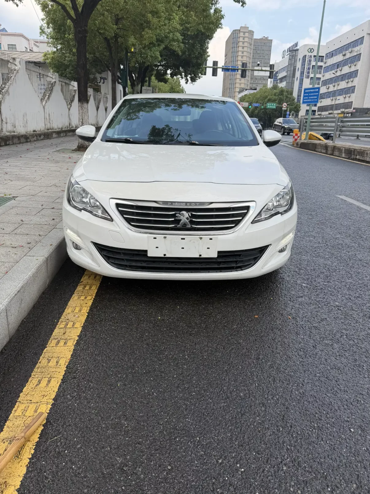 Peugeot 408