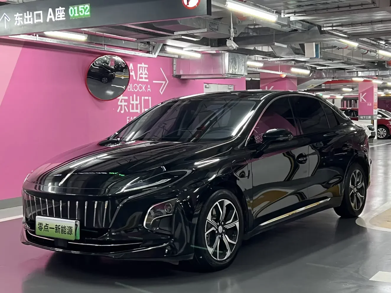 Hongqi E-QM5