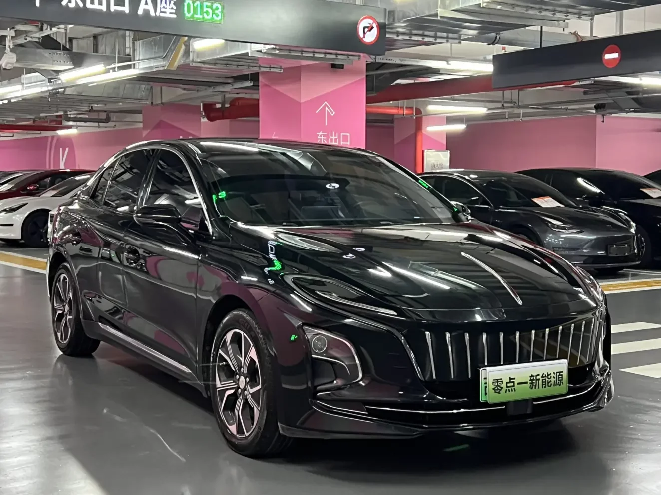 Hongqi E-QM5