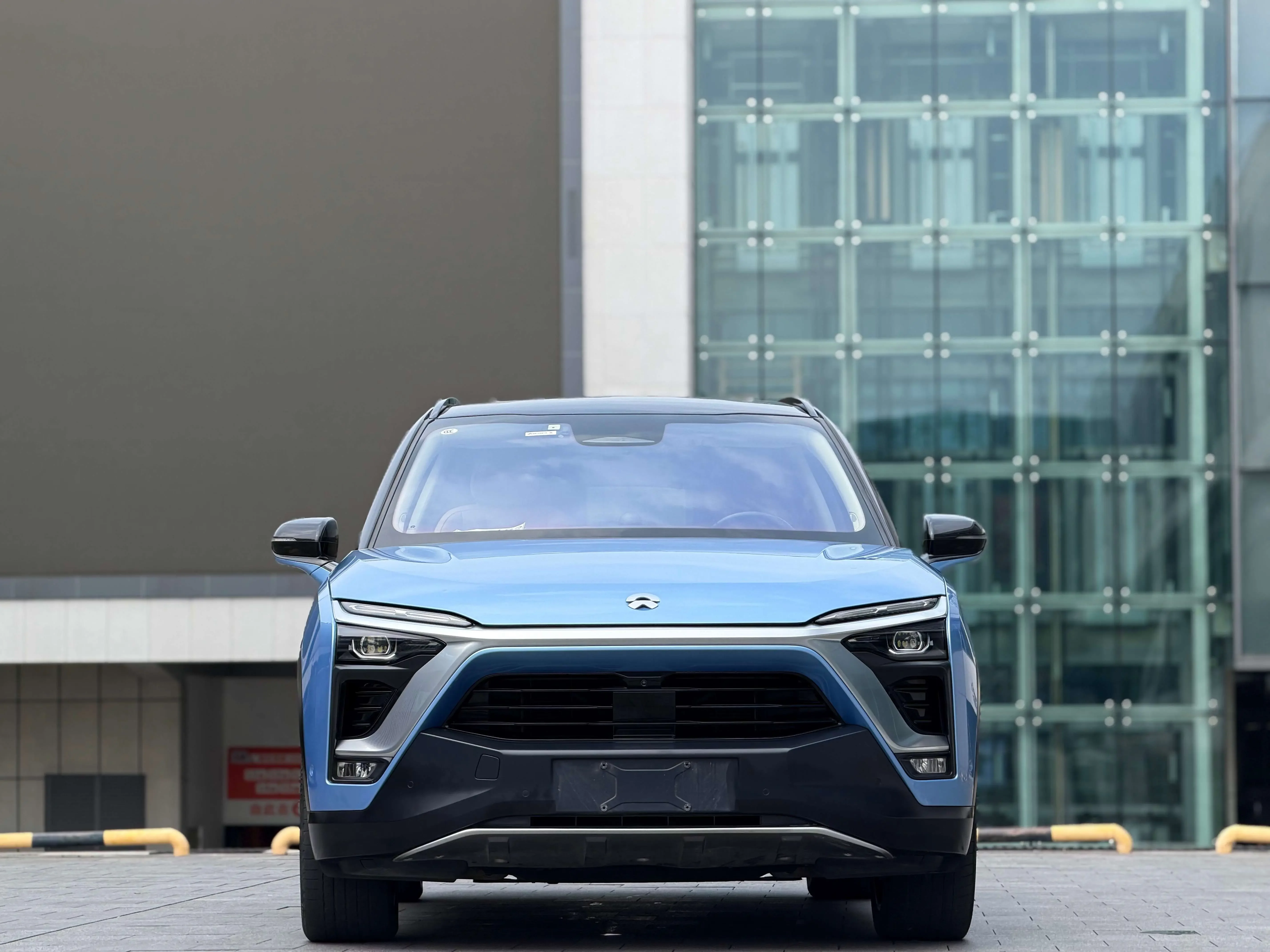 NIO ES8