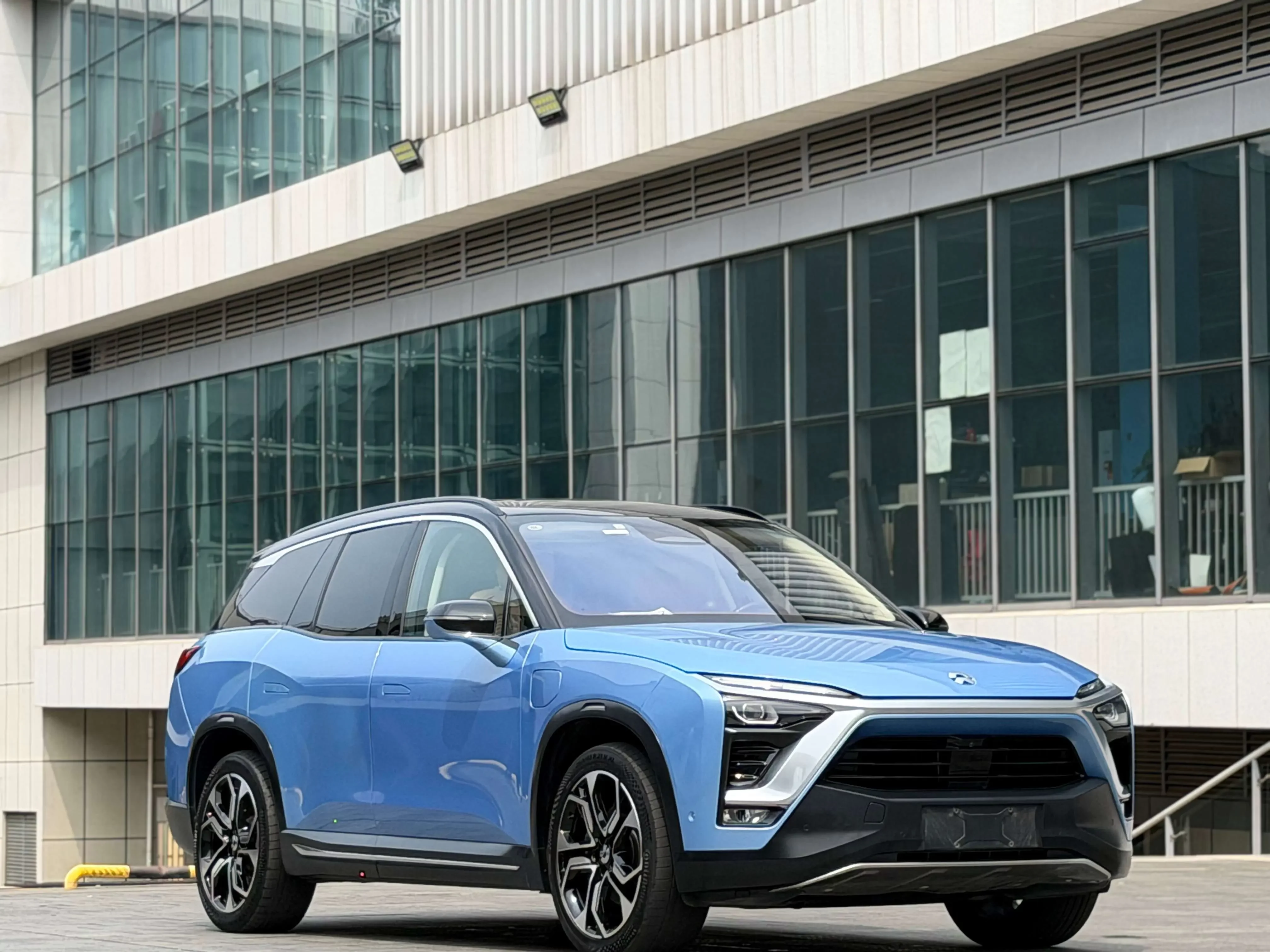 NIO ES8
