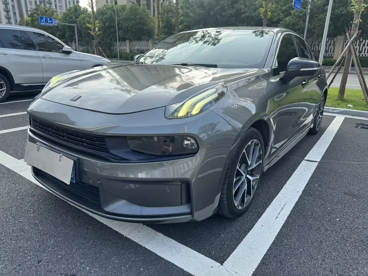 Lynk & Co 03