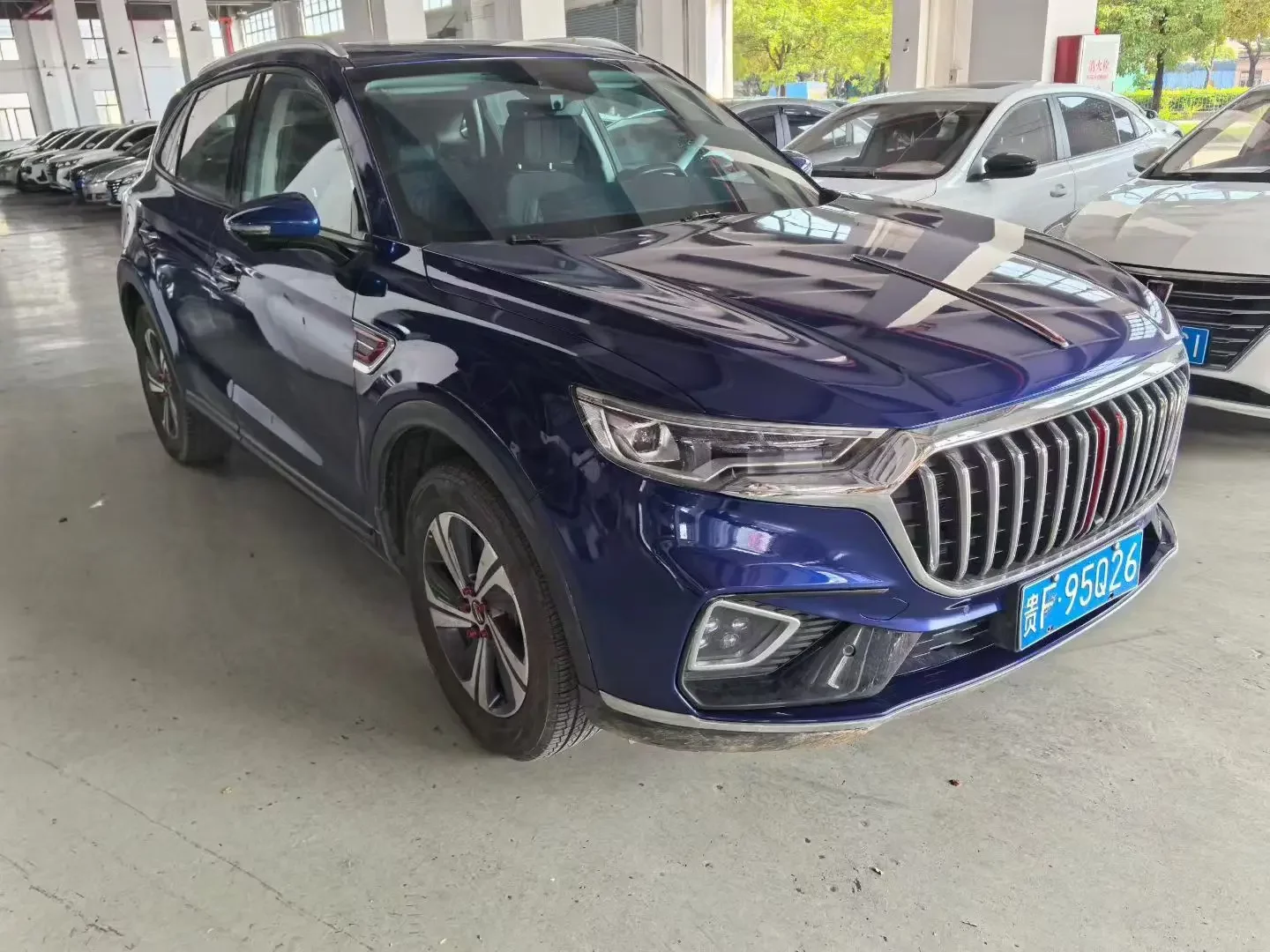 Hongqi HS5