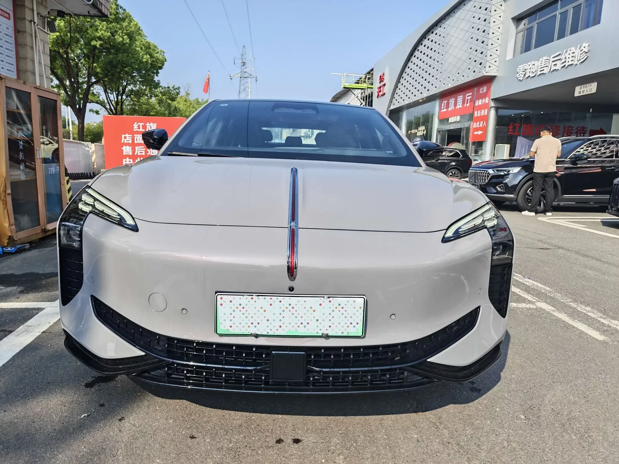 Hongqi EH7