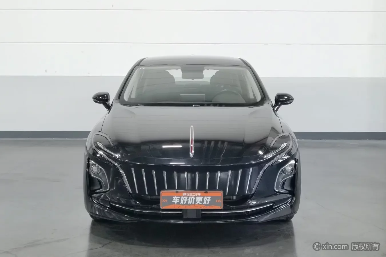 Hongqi E-QM5