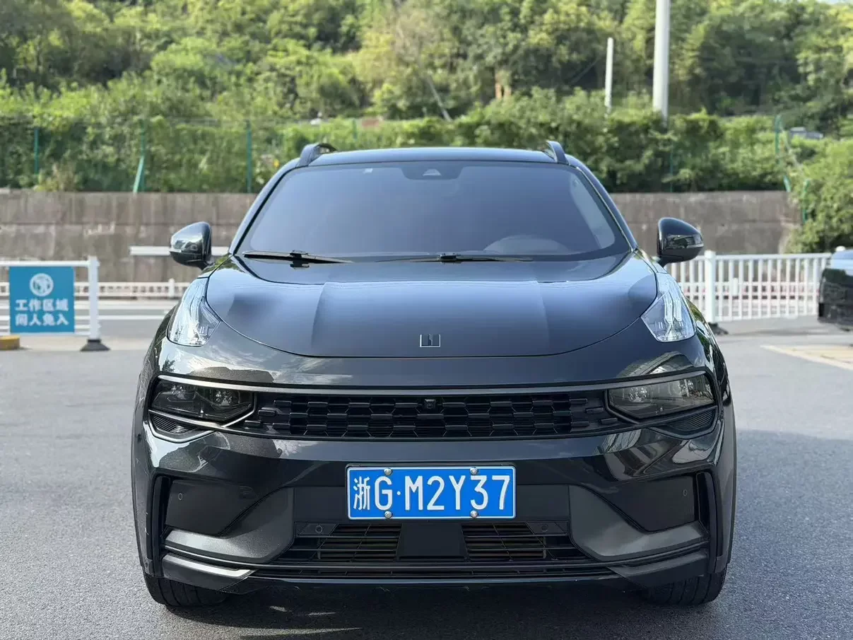 Lynk & Co 01