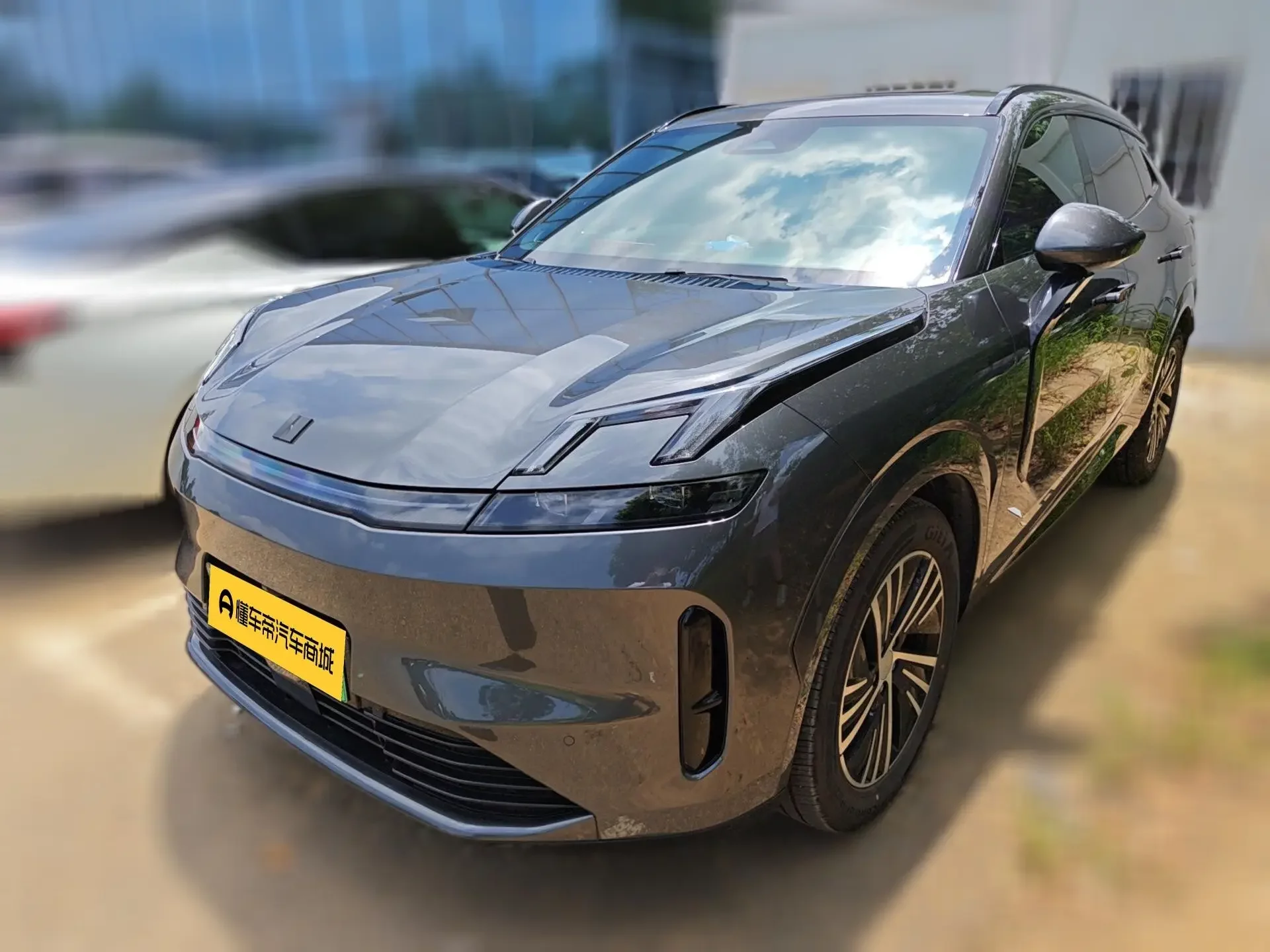 Lynk & Co 08 EM-P