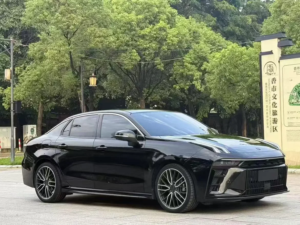 Lynk & Co 03
