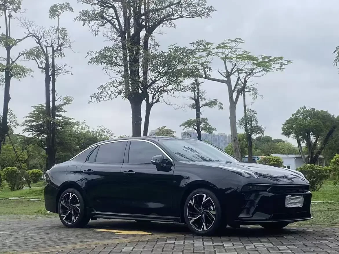 Lynk & Co 03