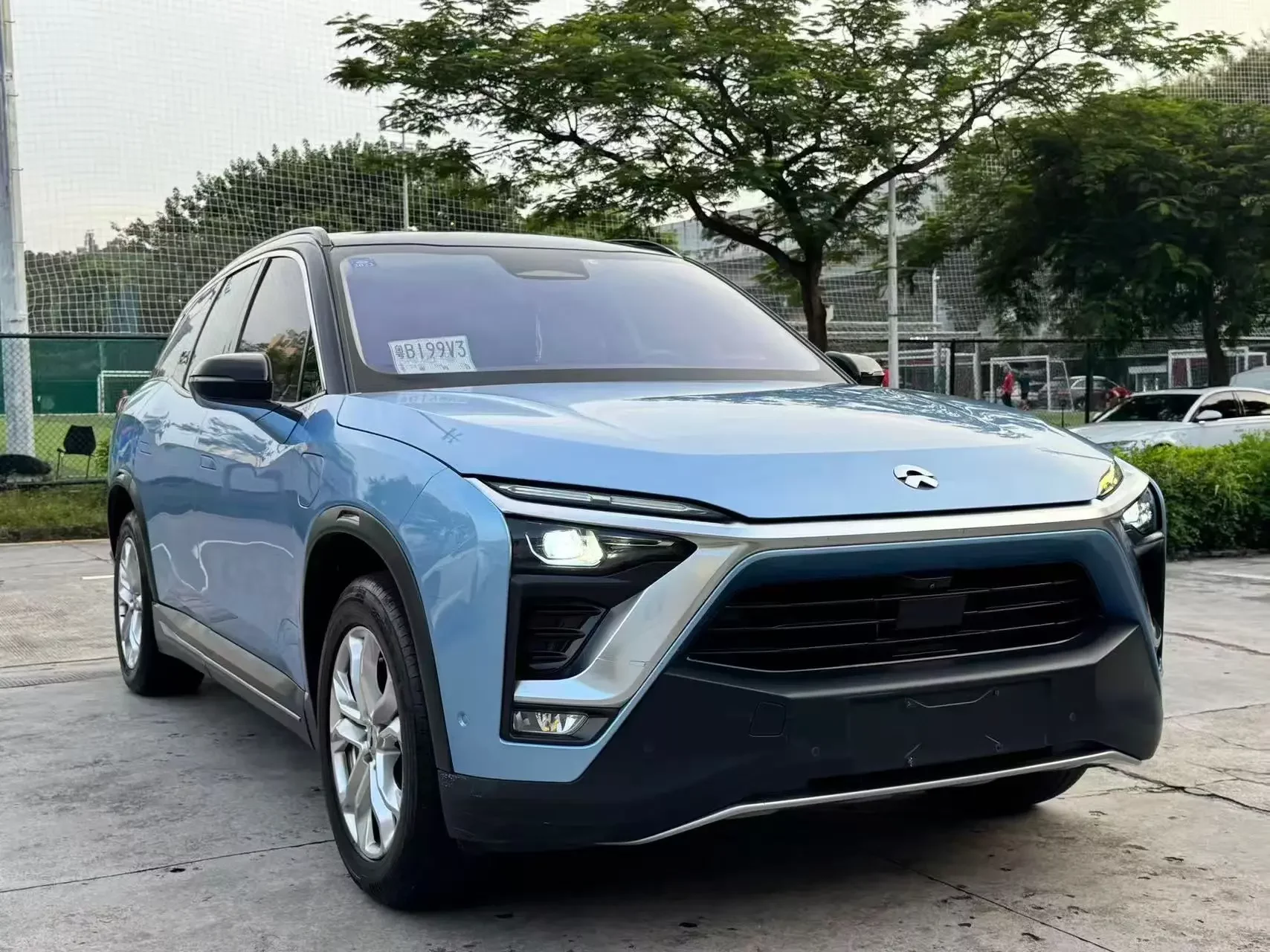 NIO ES8