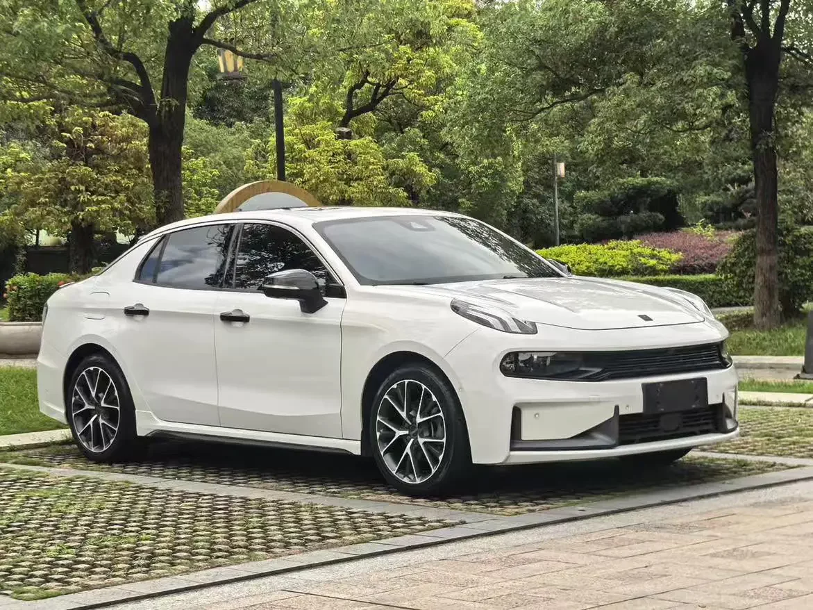 Lynk & Co 03