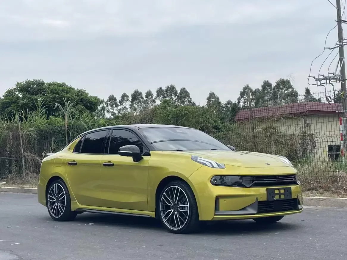 Lynk & Co 03