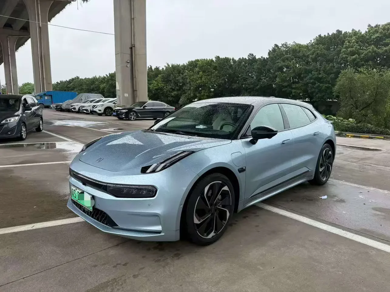 ZEEKR 001