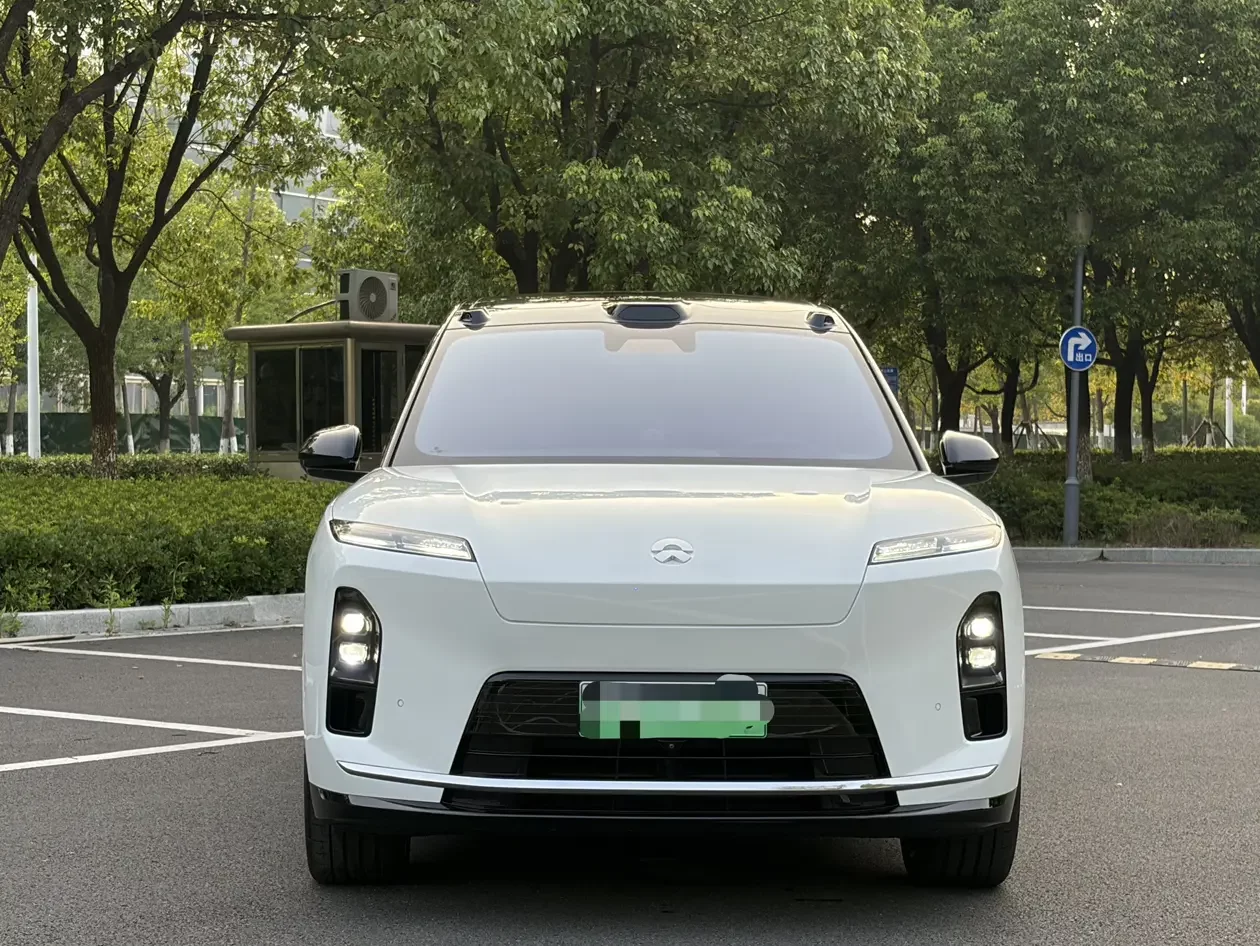 NIO ES8
